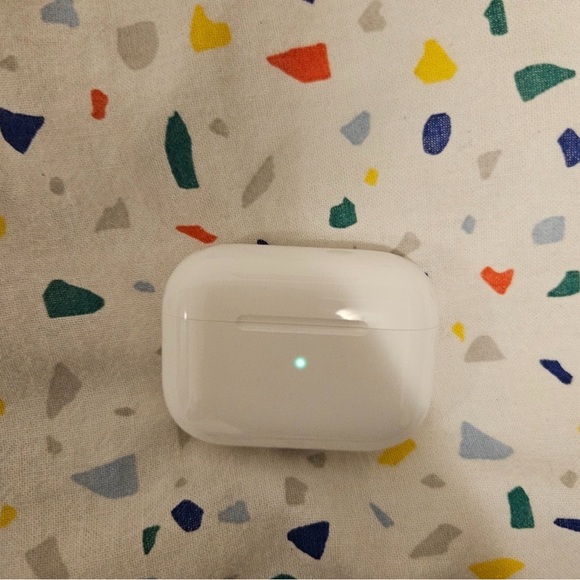 AirPods Pro 2 - Picture 3 of 3